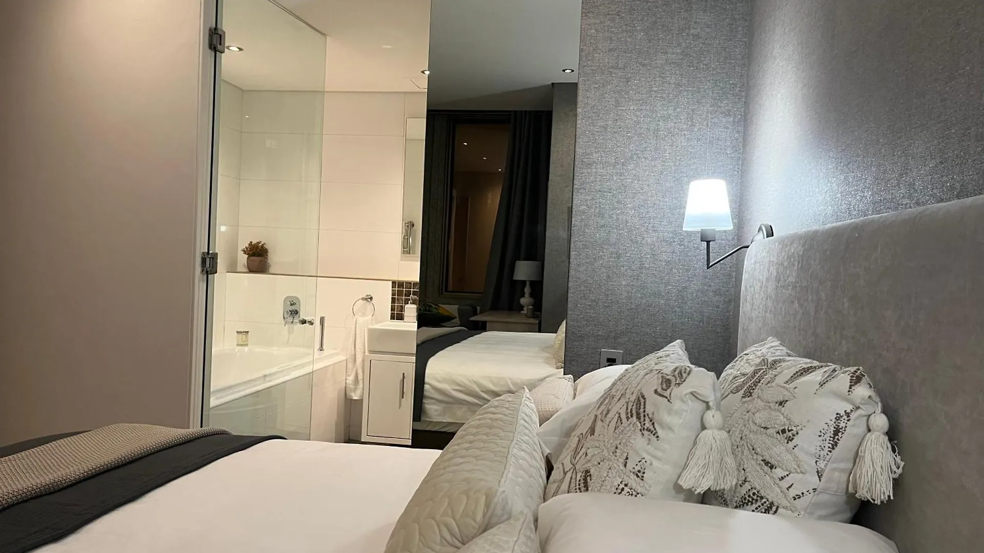 #1202 Cartwright - Bold & Stylish Apartment Cape Town 0*,  South Africa